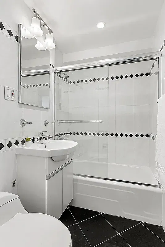 33 Greenwich Avenue — Photo 4