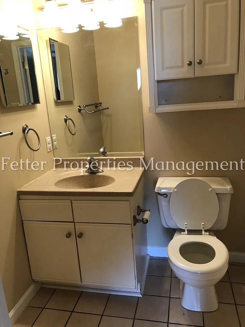 Nice East Side Condo — Photo 3