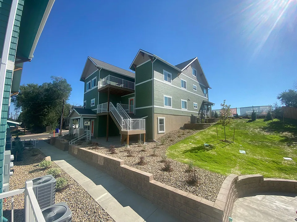 2602 N Cascade Ave