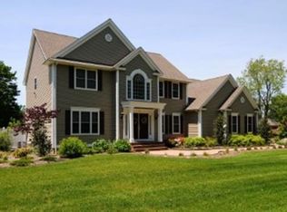 8 Primrose Dr, Rehoboth, MA 02769