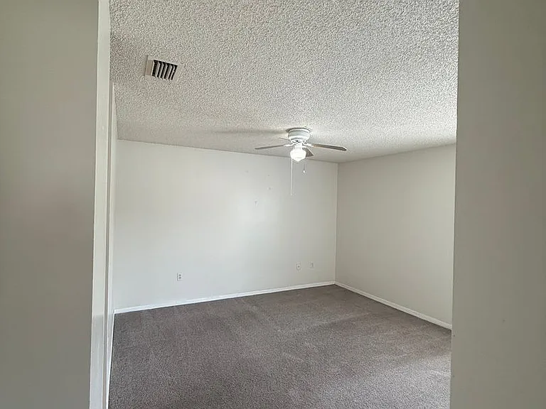 1101 Spring Meadow Dr — Photo 17