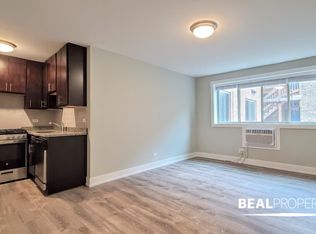 530 W Surf, Chicago, IL 60657
