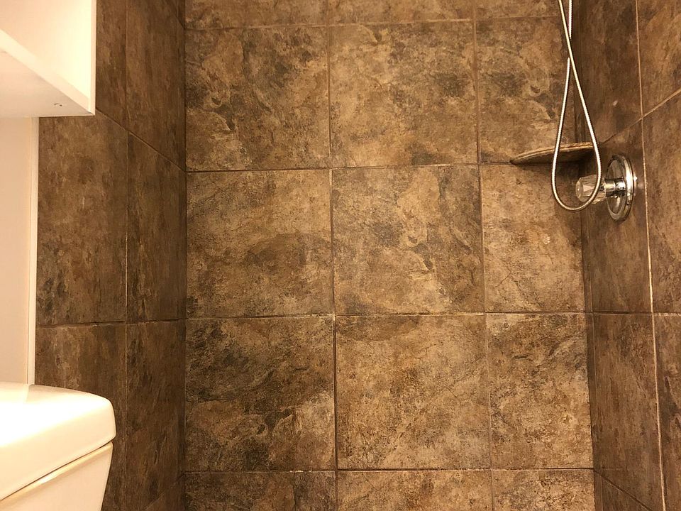 Master room bathroom