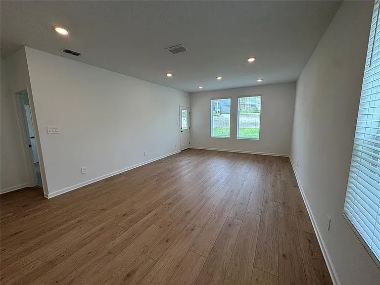 3125 Brookhollow — Photo 9