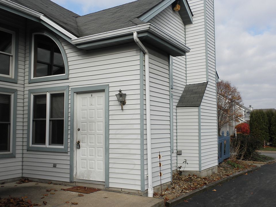 1st image of 7493 Huntington Dr APT 4