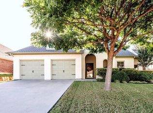 8908 Armstrong Ct, Benbrook, TX 76126