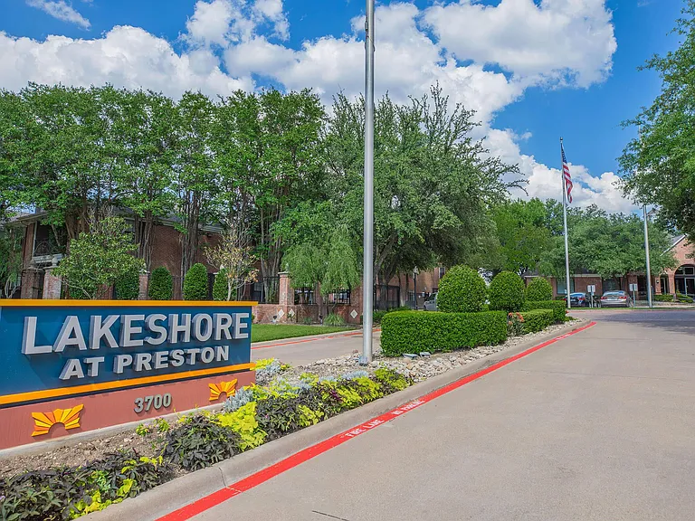 Lakeshore at Preston — Photo 48