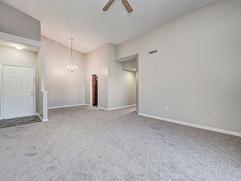 Park Madison Apartments — Photo 16