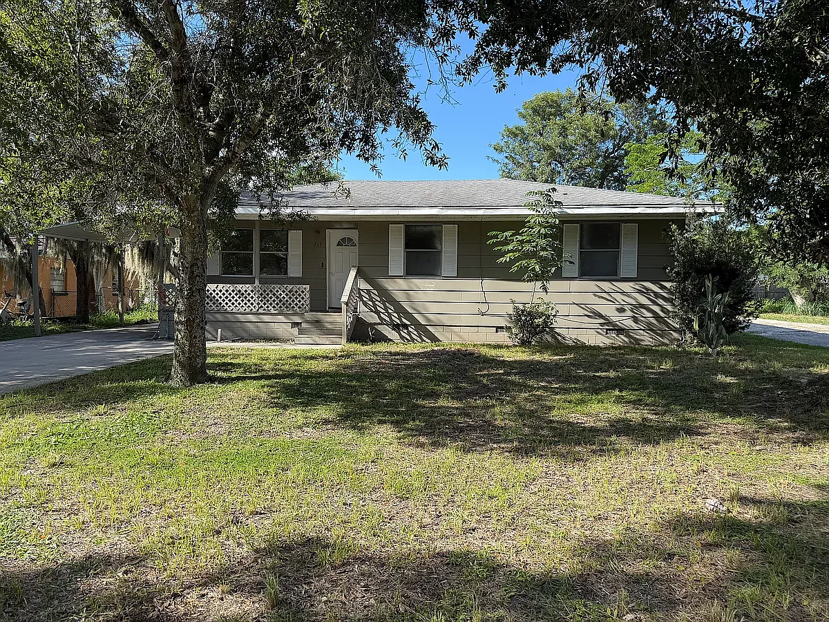 4 bed, 1350 sqft, $1,400 — Photo 1