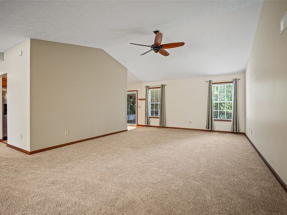 3rd image of 309 Sharon Ct