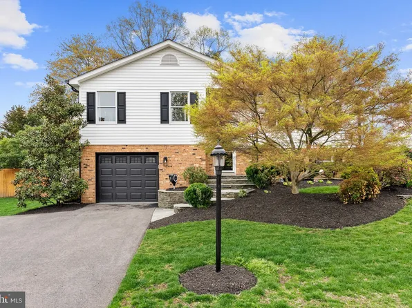 8717 Parry Ln, Alexandria, VA 22308