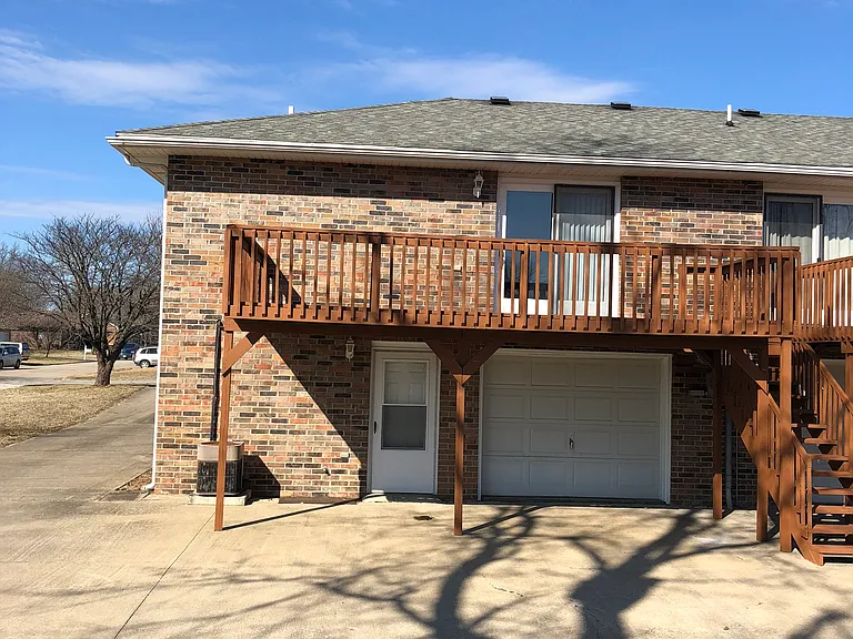 832 La Grand Dr — Photo 11