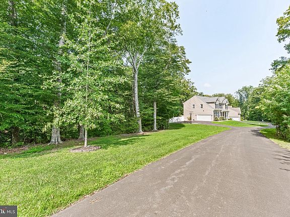 3rd image of 3260 Monroe Dr