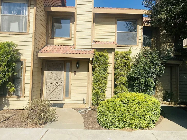 1529 Racquet Club Dr #B — Photo 1