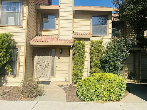 1529 Racquet Club Dr #B Photo 1