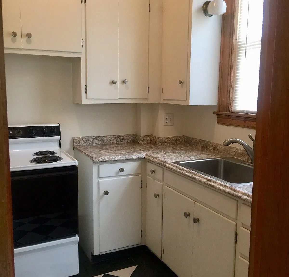2 bed, 900 sqft, $3,900 — Photo 4