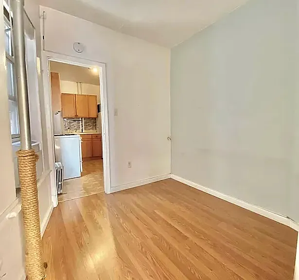540 W 47th St #7 — Photo 4