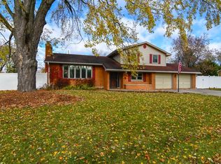3288 Waubenoor Dr, Green Bay, WI 54301