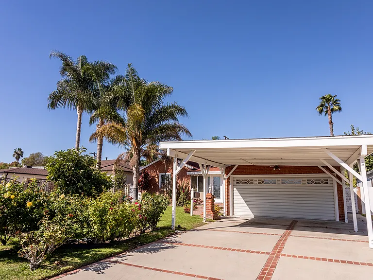 12737 Hatteras St — Photo 2