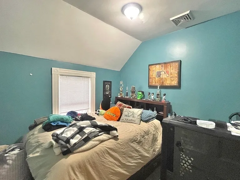 56 Saint James Cir #2 — Photo 8