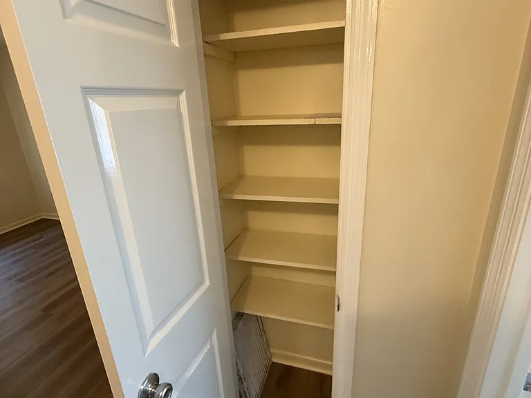 140 Sherman Dr — Photo 17