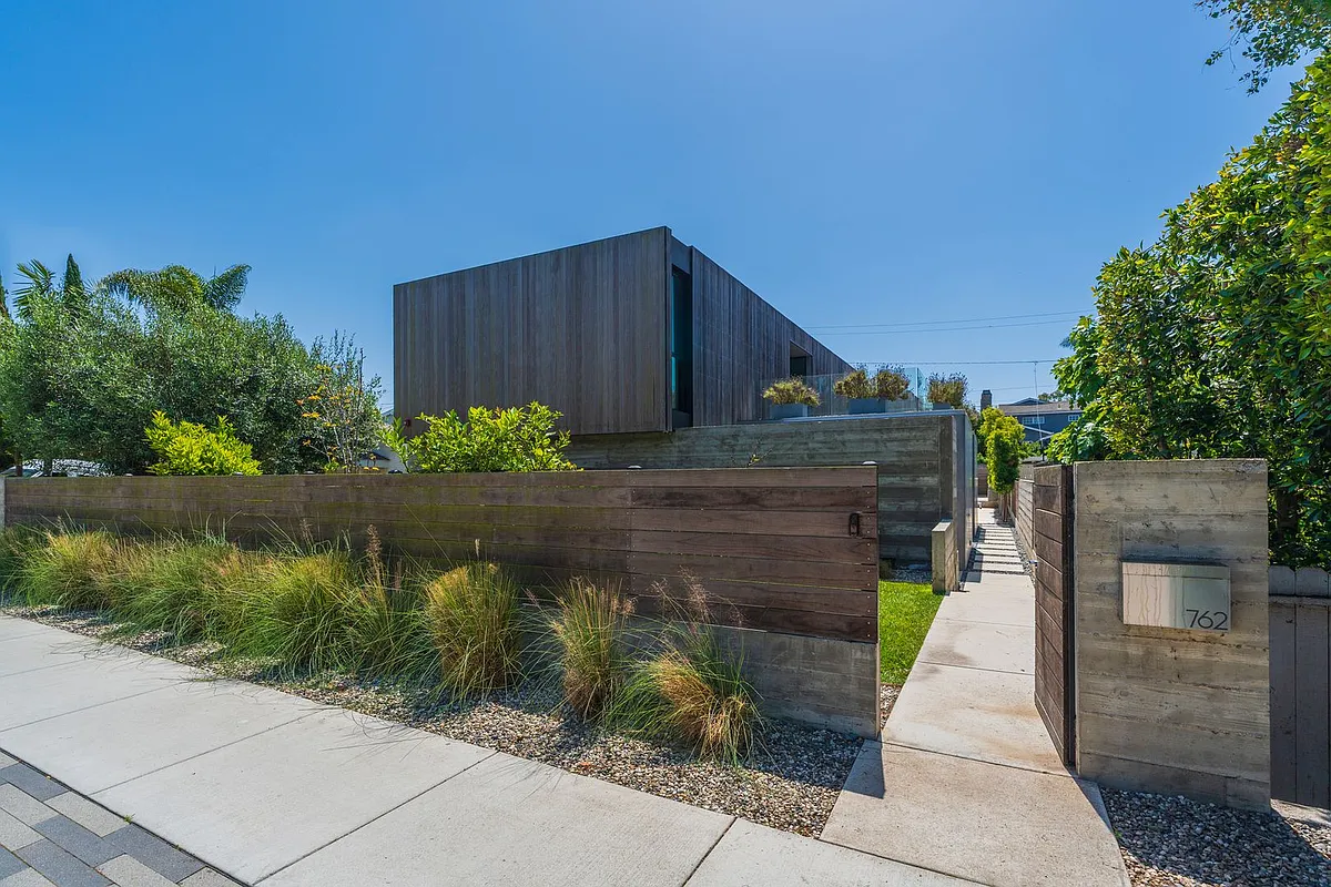 Building Photo - 762 Rosecrans Ave