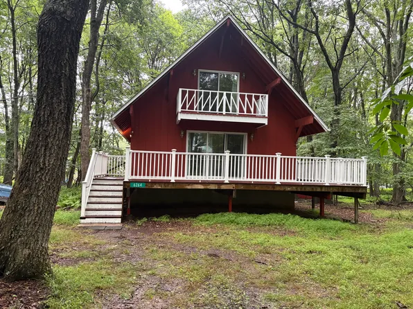 6264 Laurel Rd, Pocono Summit, PA 18346
