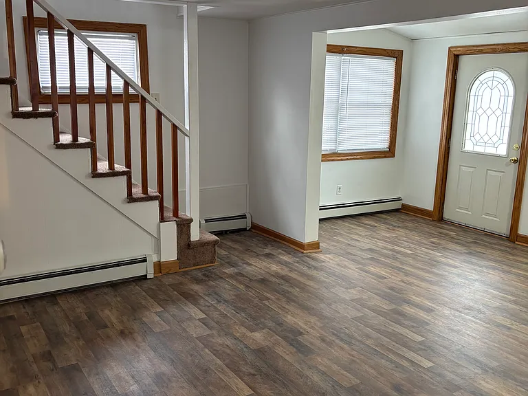 1416 Center St E — Photo 4