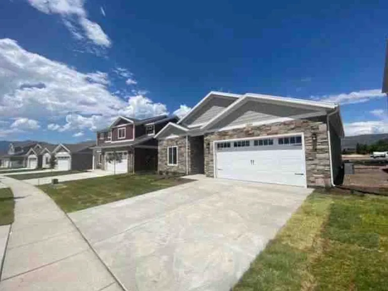 1071 E Becca Rd — Photo 1