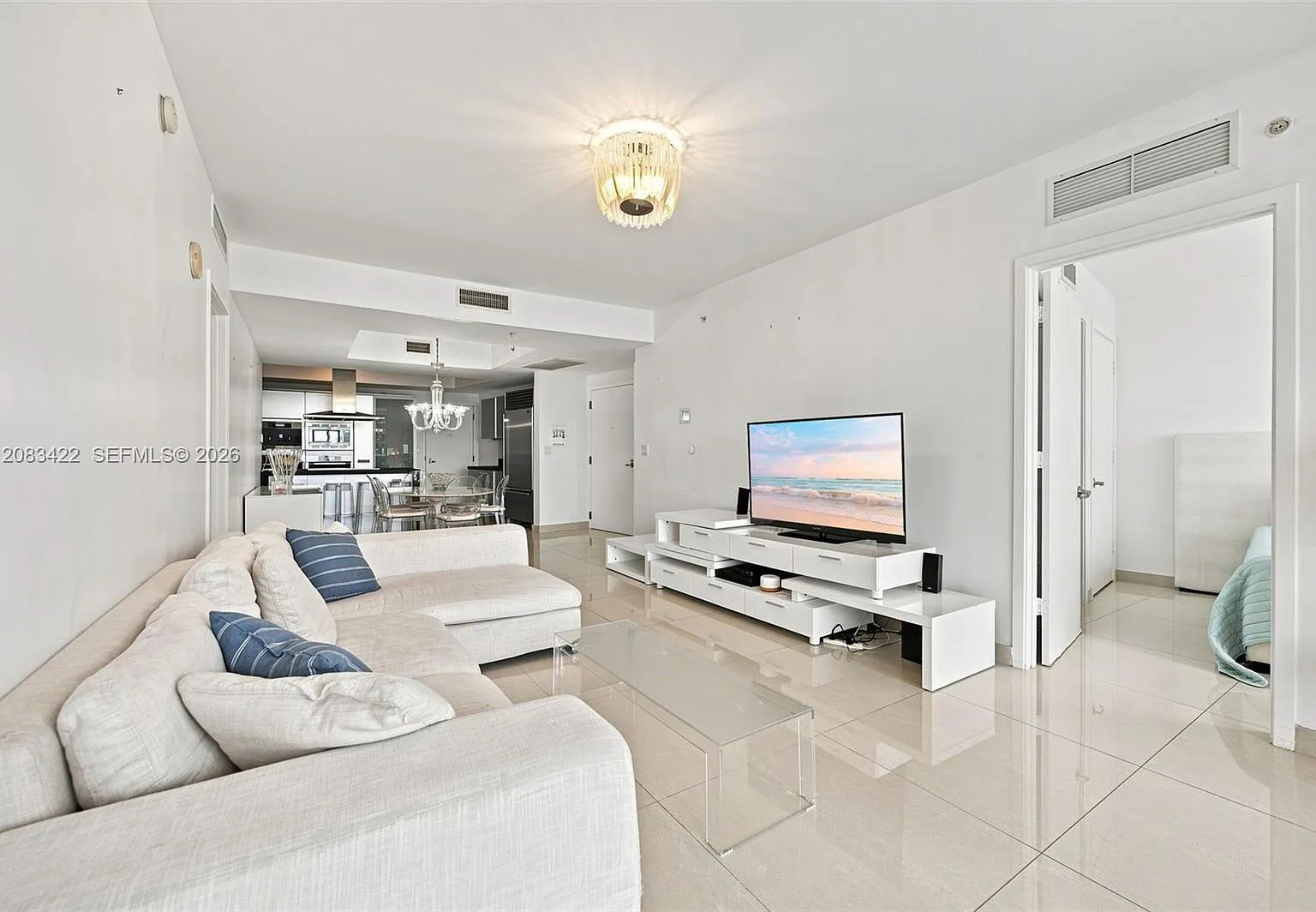 Trump Royale Condo — Photo 3