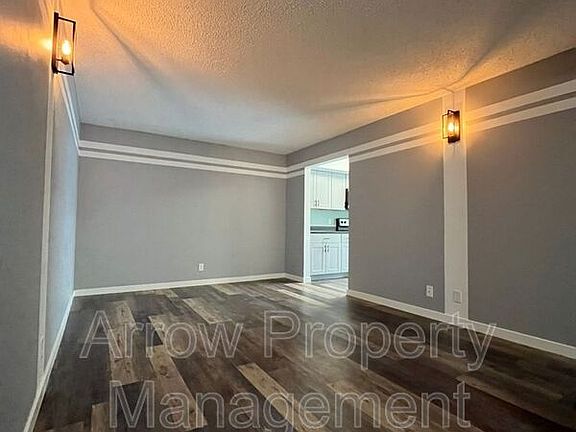 5th image of 3405 Holdrege St #306