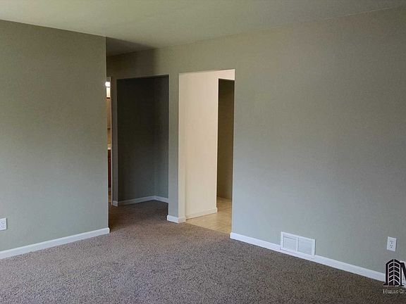 4th image of 15510 Eastwood Dr