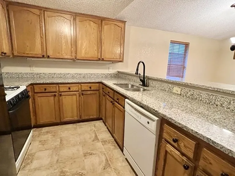 2109 Parkview Dr — Photo 3