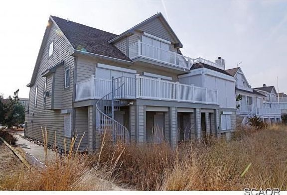 4th image of 218 W Cape Shores Dr