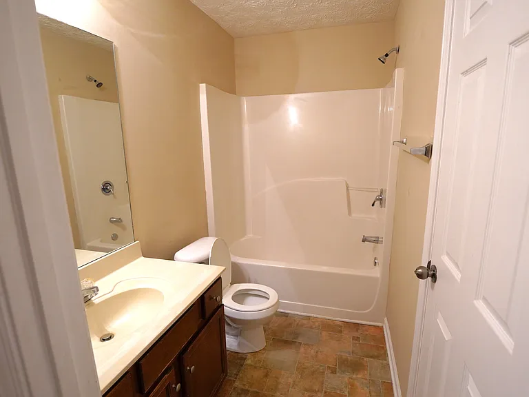 221 Alton Cir — Photo 8