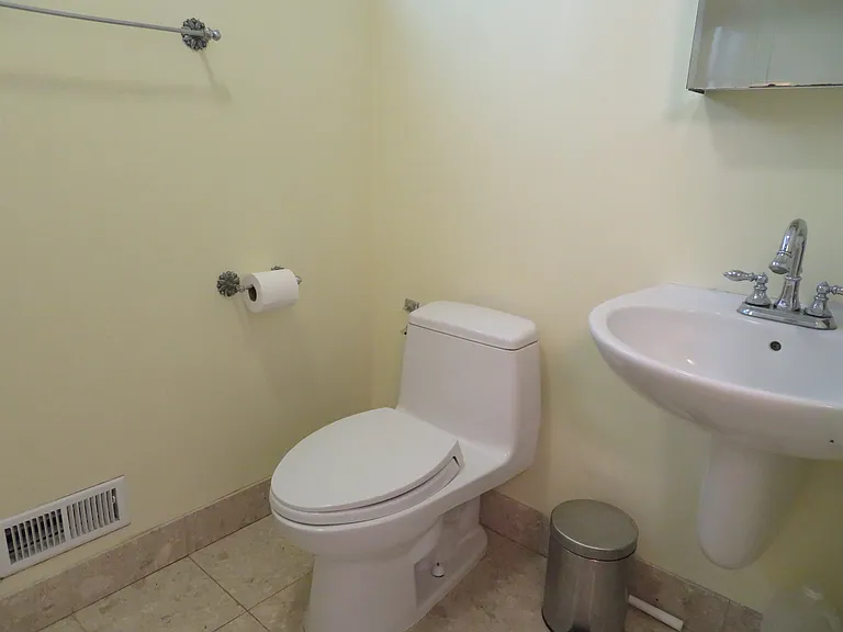 886 Stonehaven Dr — Photo 21