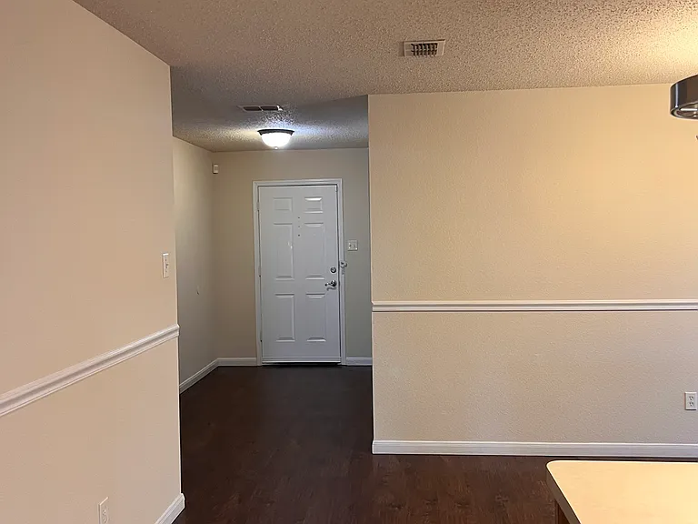 1017 Alexandria Dr — Photo 9