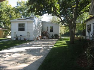 1269 Country Club Rd, Elgin, IL 60123