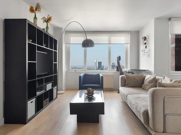 322 W 57th St APT 39U, New York, NY 10019