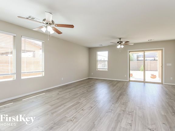 2nd image of 1029 E Daniella Dr