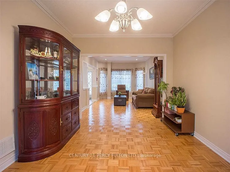 14 Montesano Cres — Photo 6