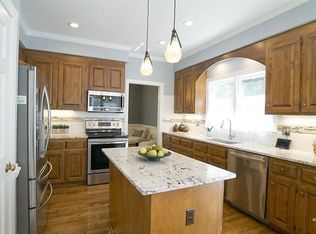 200 Coventry Ln, Cary, NC 27511