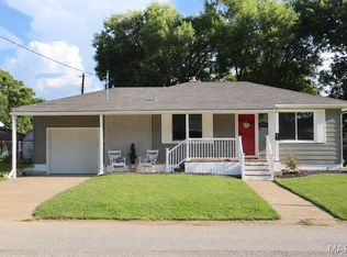 634 Mildred Ave, Wood River, IL 62095