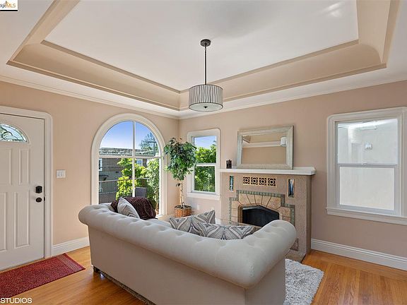 2nd image of 3843 Coolidge Ave