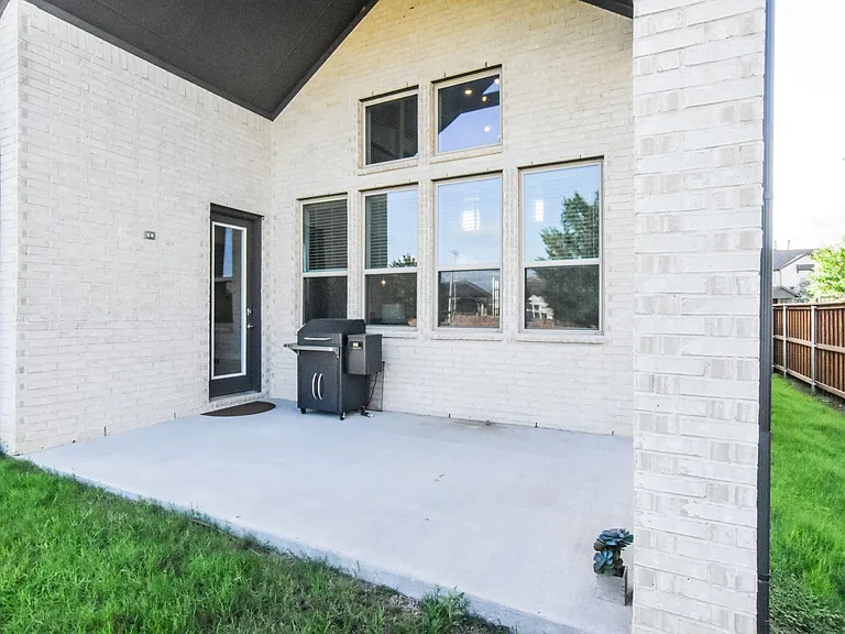 2516 Maidenhair Rd — Photo 27