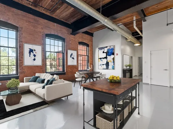 160 Water St #209, Williamstown, MA 01267