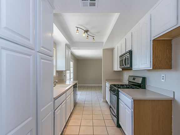 4th image of 13415 Wisteria Pl