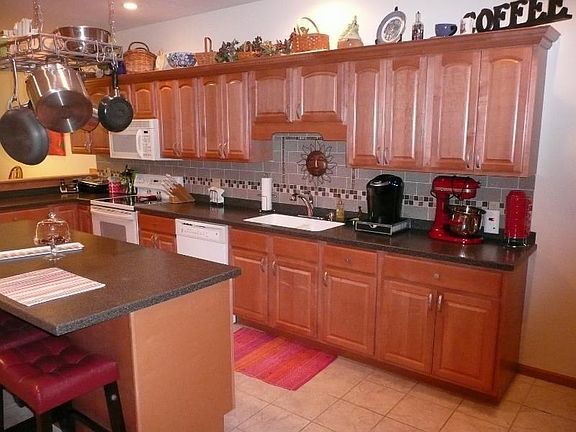 5th image of 40 Illinois Ave Unit 2