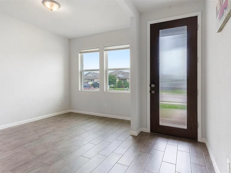 420 Winding Hollow Ln — Photo 8