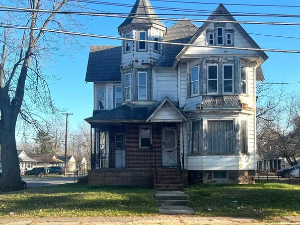 69 N Broad St, Penns Grove, NJ 08069